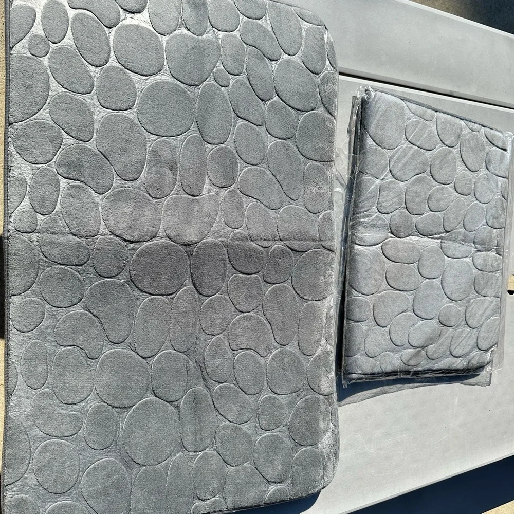 Set of 2 bath mats gray